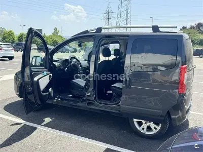 Usado Fiat Qubo Trekking 75 CV (55 kW) 2015 Azul Monovolumen