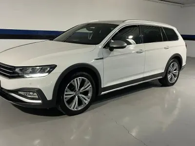Usado VW Passat Alltrack 200 CV (147 kW) 2021 Blanco Familiar