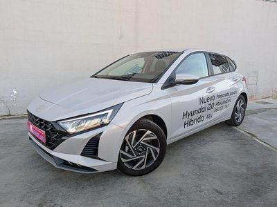 Nuevo Hyundai i20 101 CV (74 kW) 2025 Gris / plata Berlina