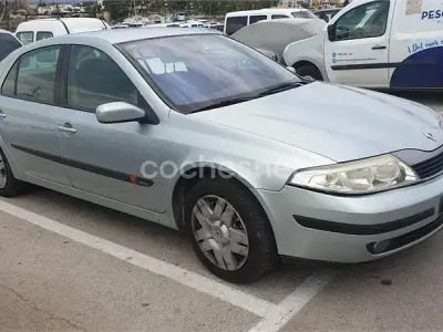 Usado Renault Laguna II Expression 120 CV (88 kW) 2001 Gris / plata Berlina