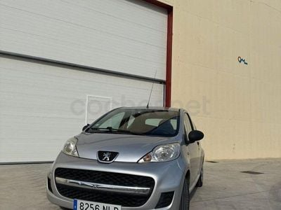 Usado Peugeot 107 68 CV (50 kW) 2009 Gris / plata Utilitario