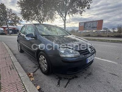 Azul Usado 2004 VW Golf Highline Berlina | 4100 € (Precio justo)