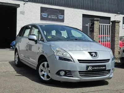 Usado Peugeot 5008 Premium 110 CV (80 kW) 2009 Gris / plata Monovolumen
