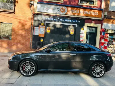 Usado Alfa Romeo GT Distinctive 240 CV (176 kW) 2006 Gris / plata Coupe