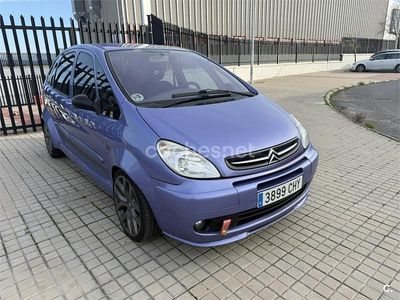 Usado Citroën Xsara Picasso Exclusive 95 CV (69 kW) 2004 Violeta / lila Monovolumen