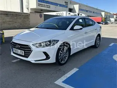 Usado Hyundai Elantra 132 CV (97 kW) 2016 Blanco Berlina
