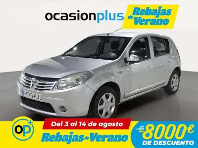 Usado Dacia Sandero Lauréate 75 CV (55 kW) 2012 Gris Utilitario