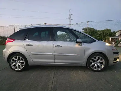 Usado Citroën C4 Picasso Exclusive 110 CV (80 kW) 2007 Gris / plata Monovolumen