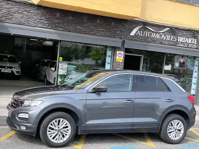 Usado VW T-Roc Edition 115 CV (84 kW) 2021 Gris / plata SUV