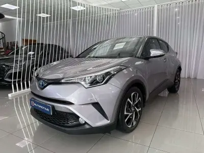 Usado Toyota C-HR Advance 122 CV (89 kW) 2020 Gris SUV