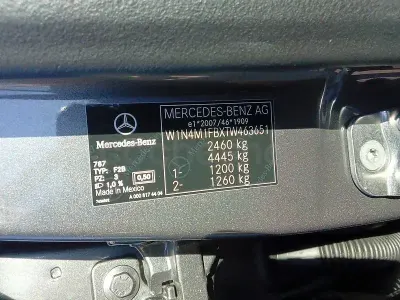 Usado Mercedes GLB220 190 CV (139 kW) 2026 Gris / plata SUV