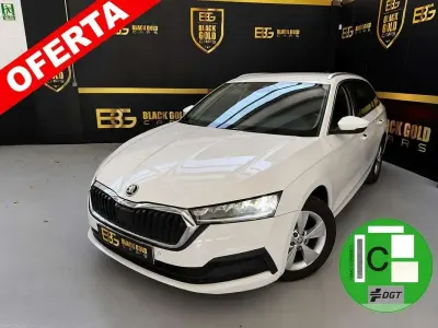 Usado Skoda Octavia Ambition 116 CV (85 kW) 2022 Blanco Familiar
