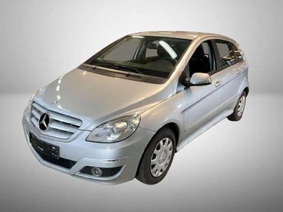 Usado Mercedes B180 116 CV (85 kW) 2011 Plateado Monovolumen