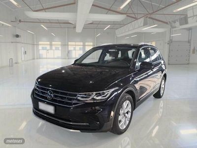 Negro Usado 2023 VW Tiguan Life SUV | 25.850 €
