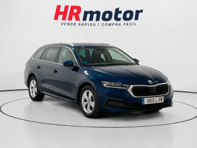 Usado Skoda Octavia Ambition 204 CV (150 kW) 2022 Azul Familiar