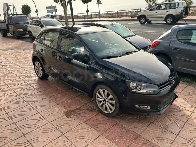 Usado VW Polo Advance 90 CV (66 kW) 2012 Negro Utilitario