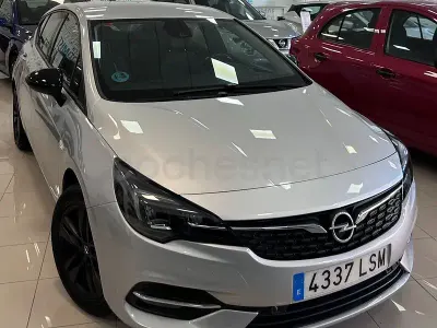 Usado Opel Astra Design & Tech 130 HP (95 kW) 2021 Cinzento Sedan