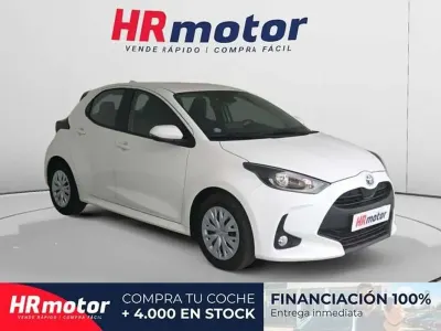 Usado Toyota Yaris Hybrid Business Edition 116 CV (85 kW) 2022 Blanco Utilitario