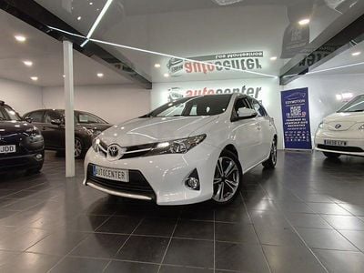 Usado Toyota Auris Active 90 CV (66 kW) 2015 Blanco Berlina