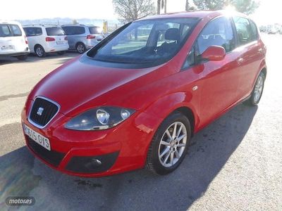 Usado Seat Altea Style 105 CV (77 kW) 2010 Rojo Monovolumen