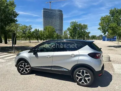 Usado Renault Captur Zen 90 CV (66 kW) 2017 Gris / plata SUV