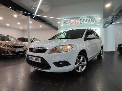 Usado Ford Focus Trend 109 CV (80 kW) 2010 Blanco Berlina