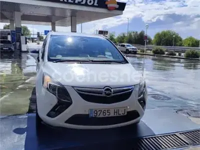 Usado Opel Zafira Tourer Excellence 130 CV (95 kW) 2012 Blanco Monovolumen