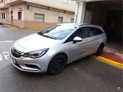 Usado Opel Astra Dynamic 110 CV (80 kW) 2019 Gris / plata Familiar
