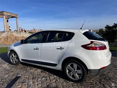 Usado Renault Mégane Dynamique 110 CV (80 kW) 2011 Blanco Berlina