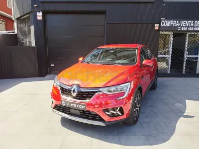 Usado Renault Arkana Equilibre 145 CV (106 kW) 2023 Granate SUV