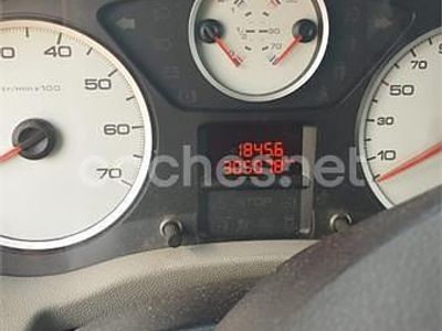 Usado Peugeot Partner Tepee Access 92 CV (67 kW) 2013 Gris / plata Monovolumen