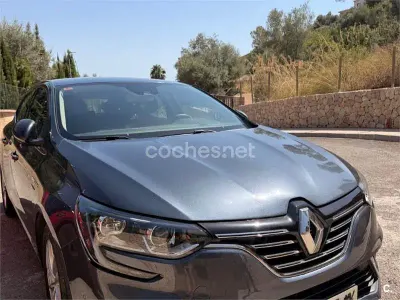 Usado Renault Mégane IV Zen 130 CV (95 kW) 2017 Negro Berlina