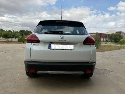 Usado Peugeot 2008 Allure 110 CV (80 kW) 2017 Blanco SUV