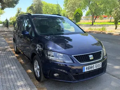 Usado Seat Alhambra Ecomotive 140 CV (102 kW) 2015 Azul Monovolumen