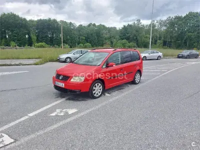 Usado VW Touran Trendline 100 CV (73 kW) 2003 Rojo Monovolumen