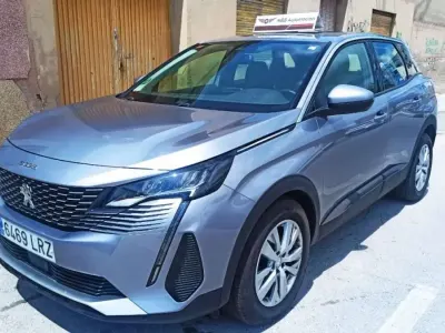 Usado Peugeot 3008 Active 131 CV (96 kW) 2021 Gris SUV