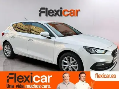 Usado Seat Leon Style 130 CV (95 kW) 2022 Blanco Berlina