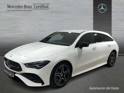 Usado Mercedes CLA200 Shooting Brake 150 CV (110 kW) 2025 Blanco Familiar
