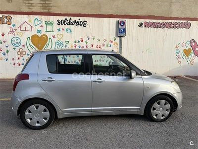Usado Suzuki Swift GL 92 CV (67 kW) 2006 Gris / plata Utilitario