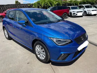 Usado Seat Ibiza Style Plus 110 CV (80 kW) 2021 Azul Utilitario