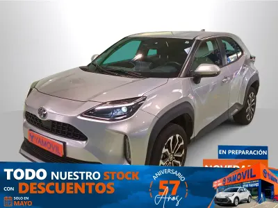 Usado Toyota Yaris Hybrid Active 116 CV (85 kW) 2023 Gris plata