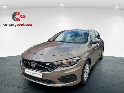 Usado Fiat Tipo Easy 95 CV (69 kW) 2018 Marrón Berlina