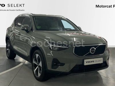 Verde Usado 2022 Volvo XC40 Core SUV | 34.900 €
