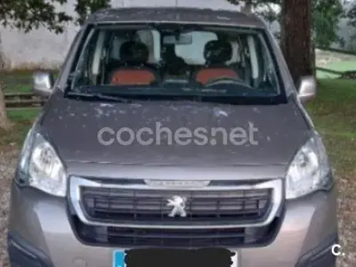 Usado Peugeot Partner Tepee Access 100 CV (73 kW) 2015 Gris / plata Monovolumen