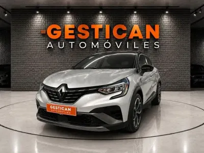 Usado Renault Captur RS Line 160 CV (117 kW) 2022 Gris / plata SUV