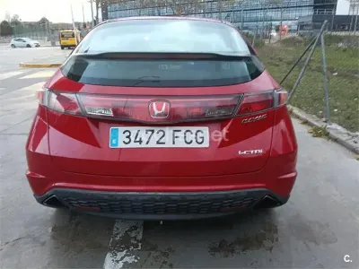 Usado Honda Civic Comfort 140 CV (102 kW) 2006 Rojo Berlina