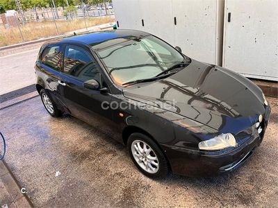 Usado Alfa Romeo 147 115 CV (84 kW) 2003 Negro Utilitario