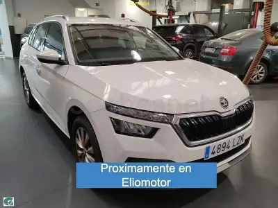 Usado Skoda Kamiq Ambition 110 CV (80 kW) 2022 Blanco SUV
