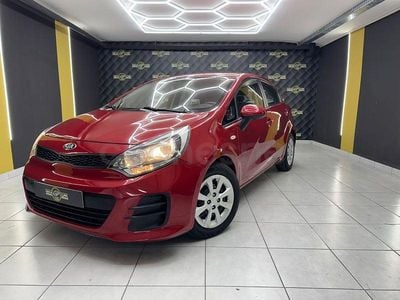 Usado Kia Rio 84 CV (61 kW) 2016 Granate Utilitario