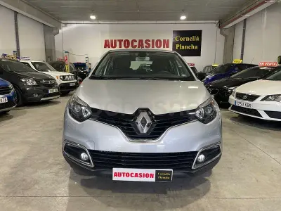 Usado Renault Captur Zen 90 CV (66 kW) 2017 Gris / plata SUV
